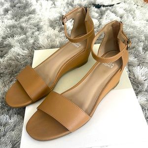 Eileen Fisher Sandals new
